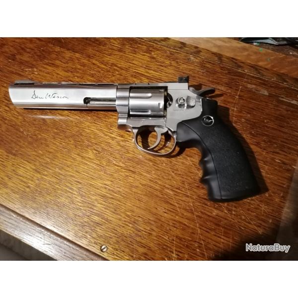 Pistolet  Dan et wesson  8" Calibre 4,5 Chrom.