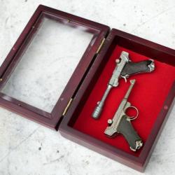 Petite boite cadre avec deux petits pistolets à amorce P08 LUGER - EBR24TIR001