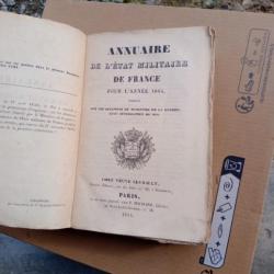 Livre annuaire militaire 1845  répertorié régiment et nom militaire sur le front.