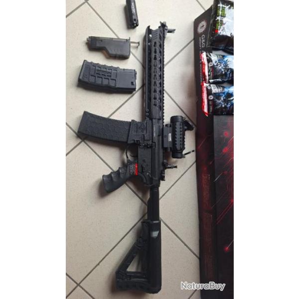 Vends airsoft g&g armement cm16 predator avec tout les ces accessoires.Urgent