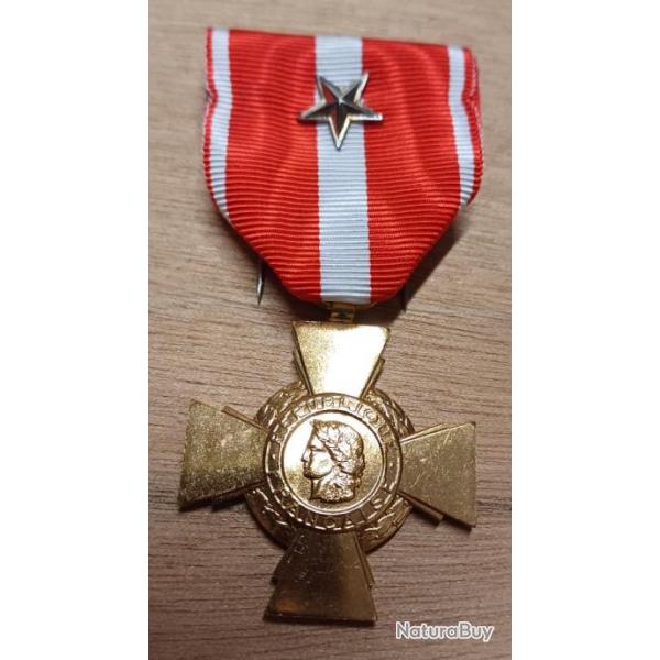 Croix de la Valeur Militaire avec une citation  l'ordre de la division