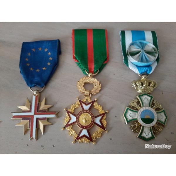 3 belles mdailles franaises bravoure, dvouement, courage, Europe. Chevalier et officier.