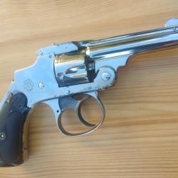 Smith et Wesson cal 32 sw trés bon état.