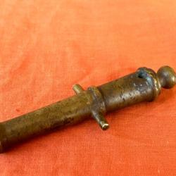 petit canon en bronze 1700 - 1800 (28 a)