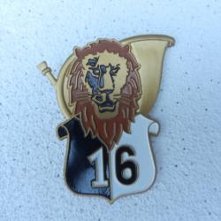 rare insigne militaire du 16° chasseur