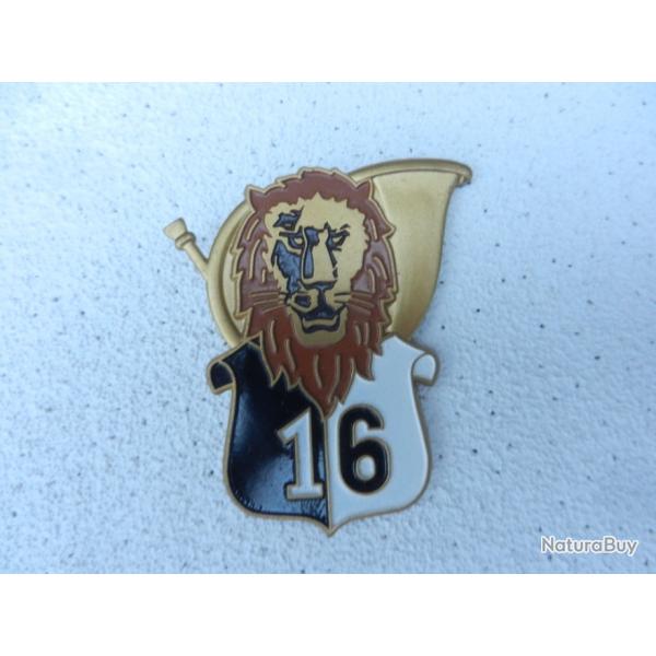 rare insigne militaire du 16 chasseur