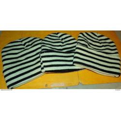 BONNET DE TYPE MARIN EN LOT DE 3 PIECES , TAILLE UNIQUE ,ETAT NEUF VOIR PHOTO . POUR TOUT RENSEIGNEM