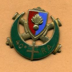 Insigne 40° RA  -  40° Régiment dArtillerie  (2)   ATTACHE MANQUANTE