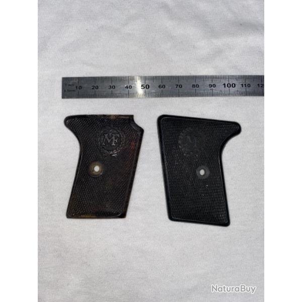 Paire de plaquettes de crosse pour Pistolet Manufrance Le Francais Calibre 6.35