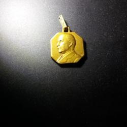 Rare médaille du Maréchal Pétain plaqué or FIX Savard