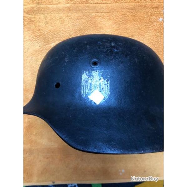 WW2 Allemagne casque modle 40 avec insigne ct gauche