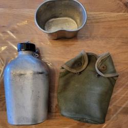 GOURDE QUART AVEC SA POCHETTE TISSU MILITAIRE