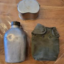 GOURDE QUART AVEC SA POCHETTE TISSU MILITAIRE VERTE