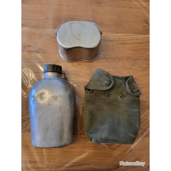 GOURDE QUART AVEC SA POCHETTE TISSU MILITAIRE VERTE