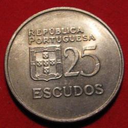 PORTUGAL  piece de 25 escudos de 1982 TTB