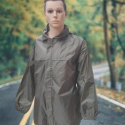 Veste de pluie avec capuche armée française Taille M uniquement