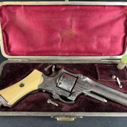 revolver type SMITH & WESSON en coffret cal 22 short