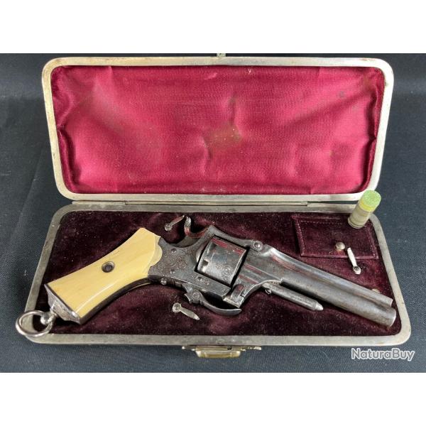 revolver type SMITH & WESSON en coffret cal 22 short