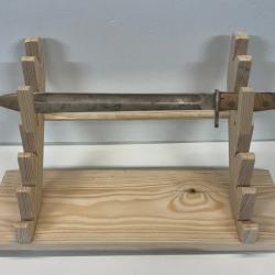 PRESENTOIR A POSER EN BOIS de SAPIN POUR 6 BAIONNETTES