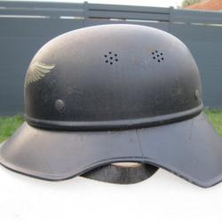 casque gladiateur de la Luftschutz en très bon état.