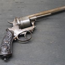 Revolver Belge inconnu percu centrale gros calibre , qui suis je ??