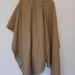 Poncho militaire français assez rare de la période Guerre d'Algérie authentique.