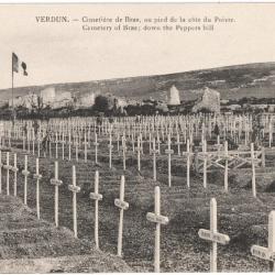 CPA MILITARIA  -  VERDUN  - CIMETIÈRE DE BRAS, AU PIED DE LA CÔTE DU POIVRE