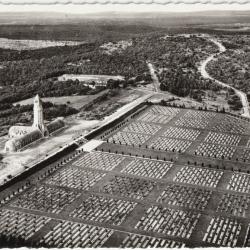 CPSM MILITARIA  -  VERDUN  - VUE AÉRIENNE  -  OSSUAIRE ET CIMETIÈRE DE DOUAUMONT