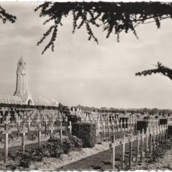 CPSM MILITARIA  -  DOUAUMONT  -  OSSUAIRE ET CIMETIÈRE