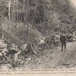 CPA-GUERRE 1914-Convois Allemands Incendies dans la Foret de Villers-Cotterets