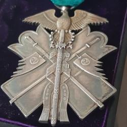 Ordre du Milan d'or en argent et vermeil. Superbe état. Boîte en laque d'origine en bon état