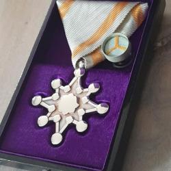 Ordre du Trésor Sacré en argent. Superbe état. Boîte en laque d'origine en superbe état