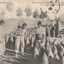 CPA -LANGRES - Haute Marne 52 - Vie Militaire - Manoeuvres Chargement des Obus