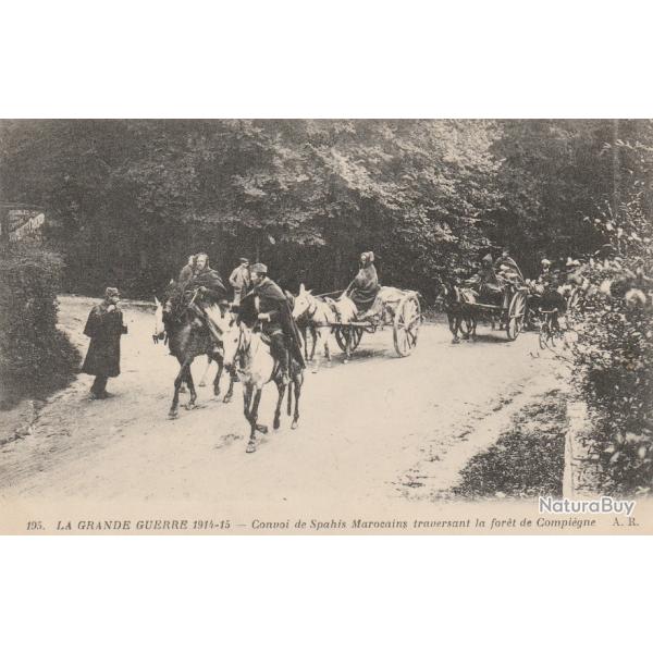 CPA -LA grande guerre  spahis marocains traversant la foret de compiegne