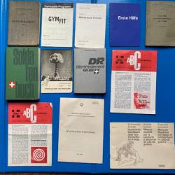 lot 12 brochures armée suisse