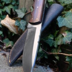 Couteau de Chasse Bushcraft Lame Acier Carbone 1055 Manche Bois Etui Nylon Fabrication Artisanale