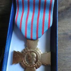 médaille croix du combattant  B R