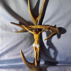 crucifix en bois daguet chevreuil