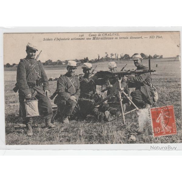 CPA 51 Camp de CHALONS Soldats d'Infanterie actionnant une Mitrailleuse en terr