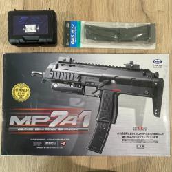 Tokyo Marui MP7A1 Airsoft GBBR + Chargeur supplémentaire + Red dot