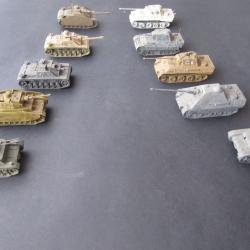 LOT  37 modéles réduits  ROCCO tanks et vehicules WW2. Le lot est composé de 37 articles