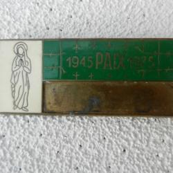 barrette médaille broche commémorative d'identification religieuse 1945 Paix 1975