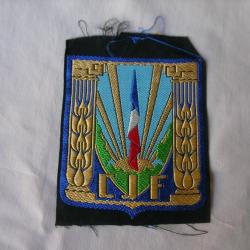 WW2 FRANCE PATCH EN TISSU D'ÉPAULE"  CJF " FRANCAIS NEUF 6,5 CM SUR 7,5 CM FOND BLEU LOT 2