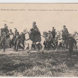 CPA - La Grande Guerre de 1914 - Goumiers ramenant des Prisonniers Allemands