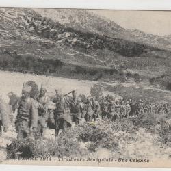 CPA - CPA LA GUERRE DE 1914 TIRAILLEURS SENEGALAIS -UNE COLONNE