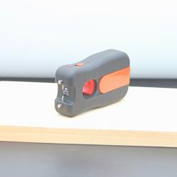 Shocker - Taser - Mod 802 Noir/Rouge 3 000 000 V - lampe - intégrée et étui