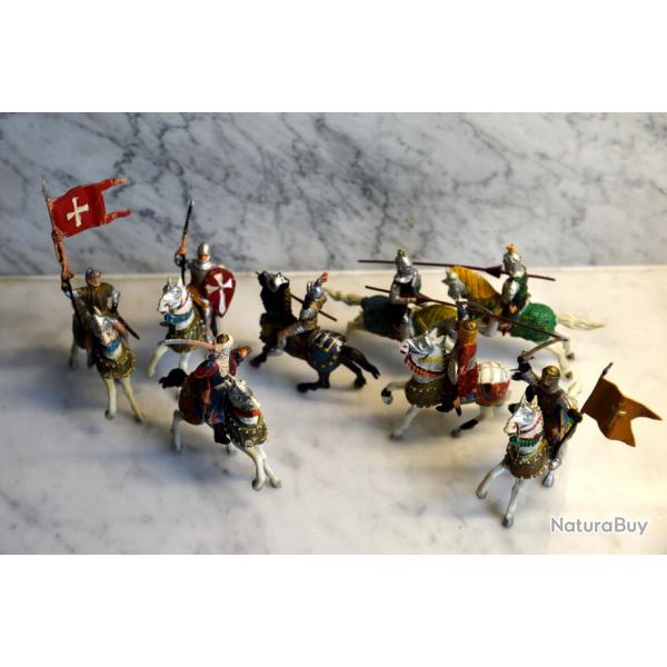 Lot de 8 figurines de chevaliers du moyen-ge