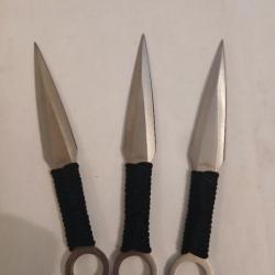 Lot trois couteaux de lancer kunai.