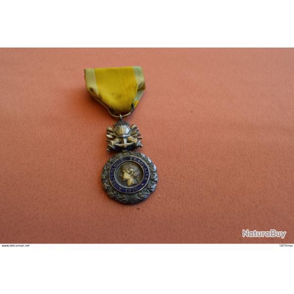 MDAILLE MILITAIRE, 3 me REPUBLIQUE FRANCE (1)poinon argent