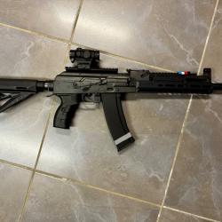 AK 105 ARCTURUS, 8 chargeurs et viseur